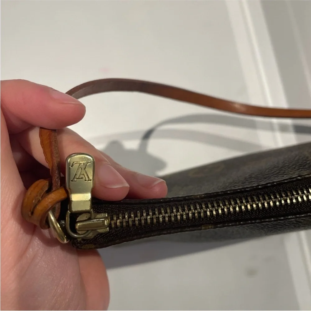 Louis Vuitton Monogram pochette - Picture 9 of 12